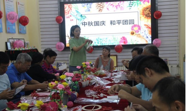 和平街温馨家园开展中秋国庆“双节”展能活动