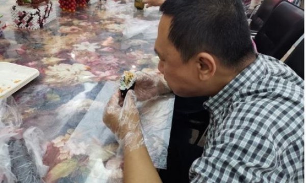 机场街道举办主食厨房系列活动——手工制作寿司