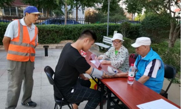 暖心服务 携手同行——安贞街道外馆社区开展便民服务活动