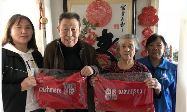 敬老理发献爱心，扶老助困度重阳——双桥铁路社区开展大型慰老服务活动