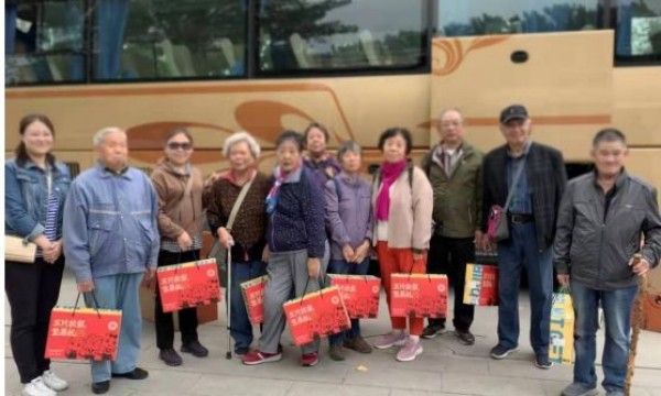 与爱同行，温暖共享——小关大爱之家老人生日宴