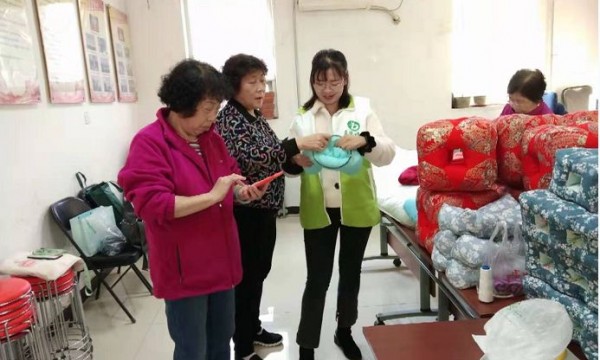 舒适生活，传递温暖——走进定西北里悦享生活项目组多功能枕的制作现场