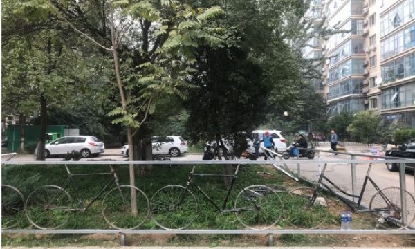 天通西苑第二社区打造废旧自行车围栏艺术区