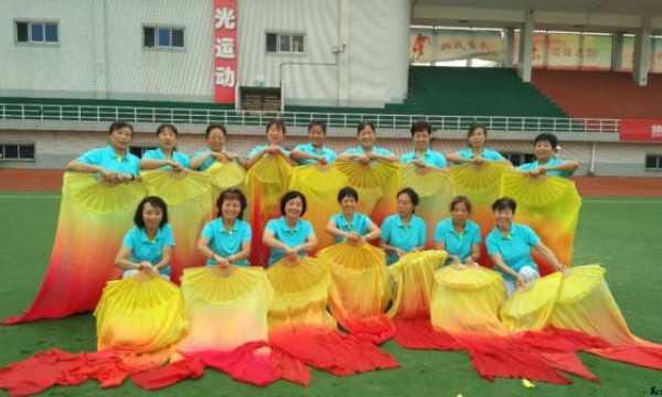 【社区人物】崔长恩阿姨和她的南湖快乐广场舞队