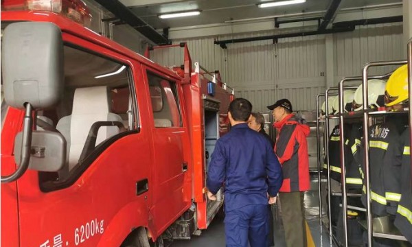 绿洲家园志愿消防队赴三间房消防站观摩学习