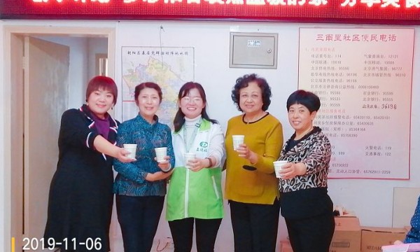 三南里社区华龙美树小区举办“多彩阳台”项目总结会