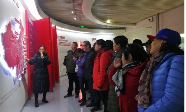 青龙桥街道温馨家园参观三元牛奶科普馆