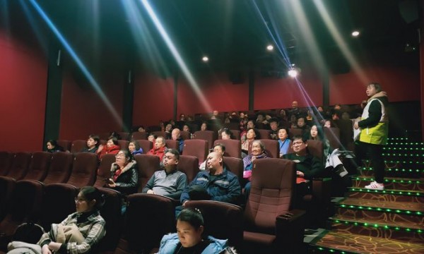 大梦难忘，砥砺前行——三间房地区组织社区骨干观影疗心