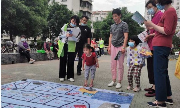 定西南里社区开展垃圾分类宣传活动