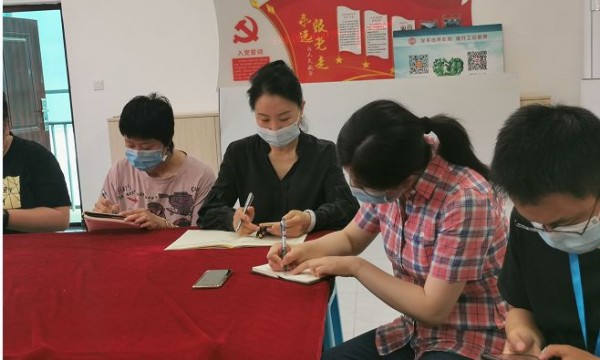 定西南里社区对骨干人员进行《北京市物业管理条例》培训活动