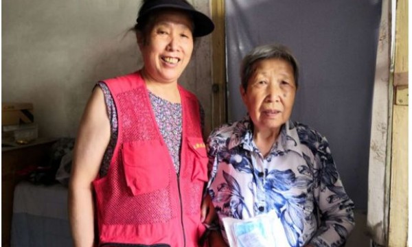 守望相助，战胜疫情—百顺社区开展党员助老慰问活动
