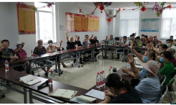 马南里社区居民议事厅商定休闲椅安装事宜