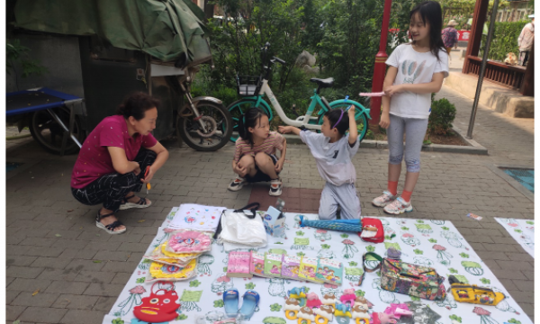 “共谱和谐霞光”——霞光里社区30号院公益集市活动顺利结束！