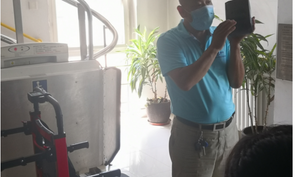 “爬楼机”进社区，助力无障碍——酒仙桥街道举办“爬楼机使用方法”培训活动