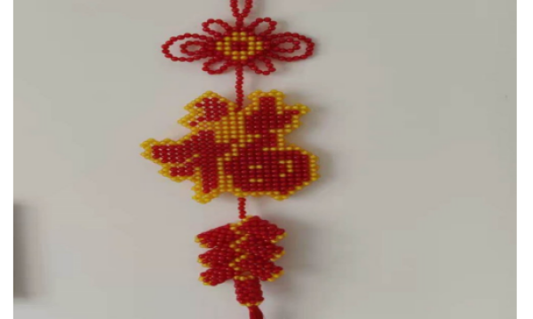 粒粒皆“幸福”-——芍药居一社区开展“福”字串珠活动