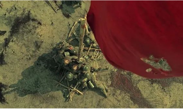 铭记抗日历史·传承革命精神——新房村党支部组织开展爱国主题观影活动