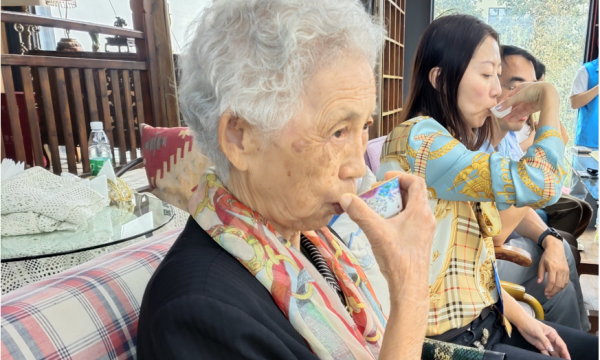 行茶礼 会茶友——新国展国际社区开展“以茶表礼节”活动