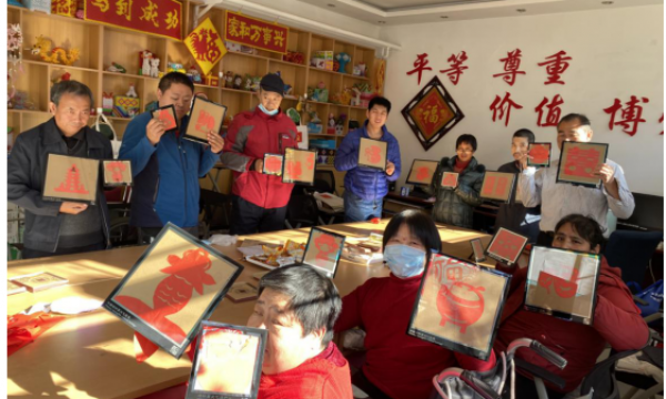 巧手剪纸，传承文化——旺泉街道温馨家园开展剪纸手工活动