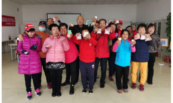 后沙峪温馨家园开展“快乐手工—精油皂制作”活动