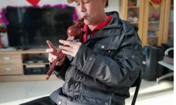 崔各庄地区温馨家园“嗨玩葫芦丝”学习小组开课了！