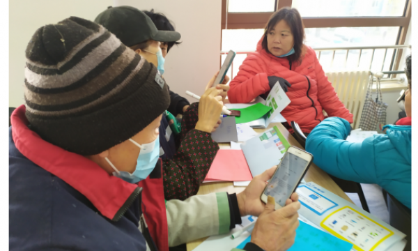 青春引领新时尚，低碳生活我先行——阳光星苑南区组织社区志愿者进行垃圾分类知识培训