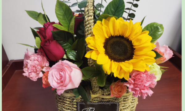 高丽营镇温馨家园开展插花艺术体验活动