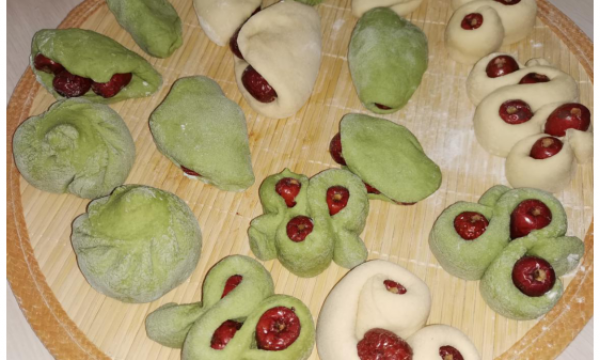 香山街道温馨家园开展生活技能培训——中式面点制作